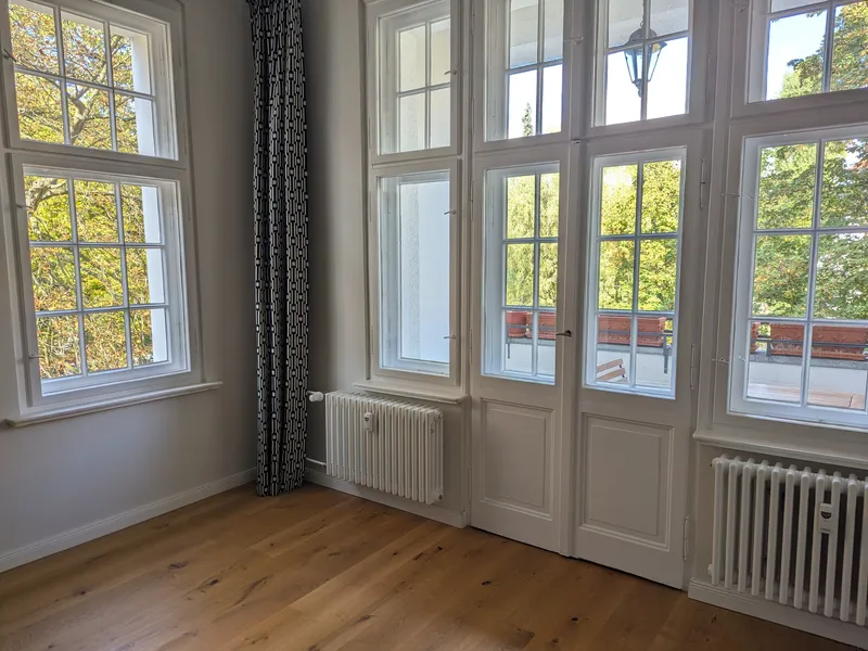 Hochwertig sanierte teilmöbilierte 2-Zimmer-Altbauwohnung in Friedenau — photo 1